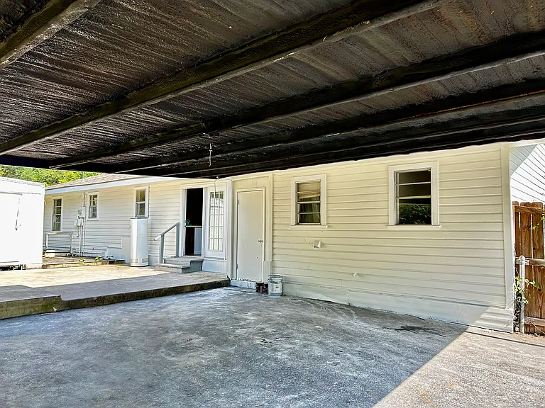 1334 State St — Photo 11