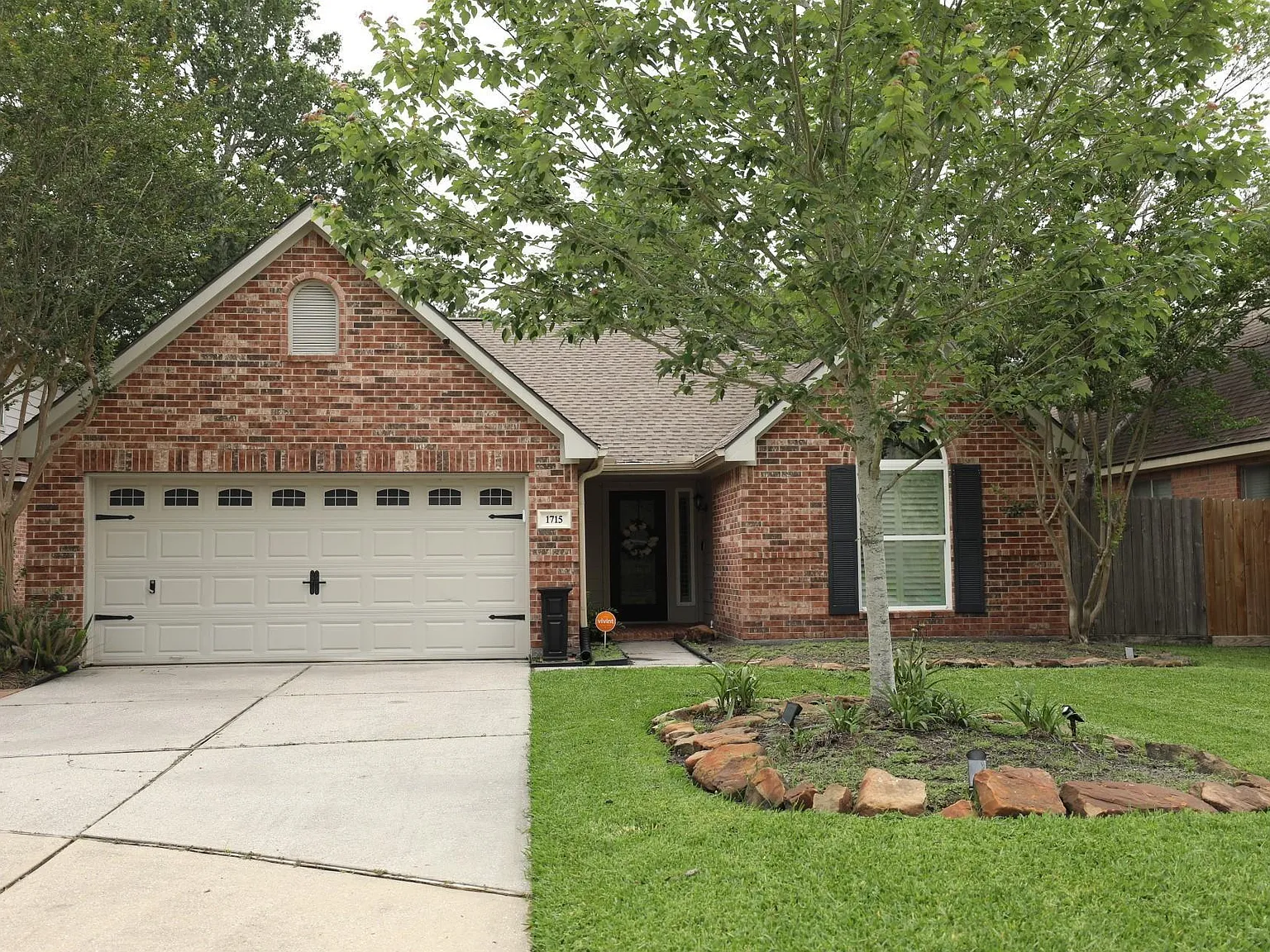 3 bed, 2.0 bath, 1598 sqft, $2,350 — Photo 1