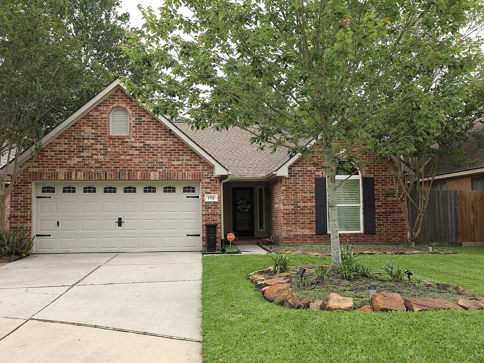 1st image of 1715 Red Oak Ter