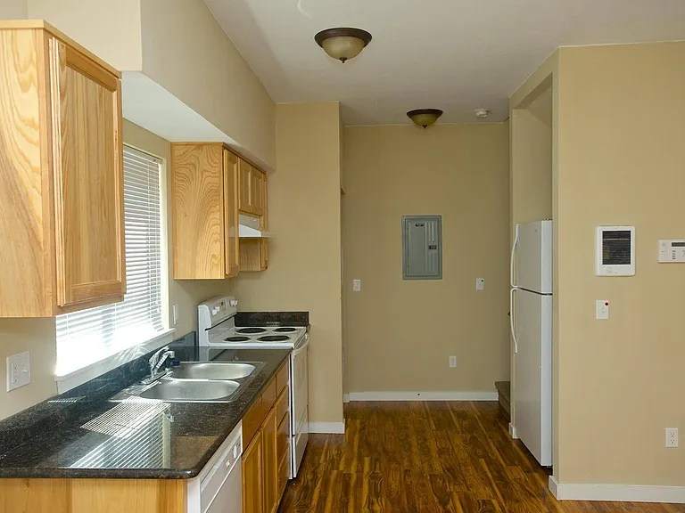 1354 High St #4 - Kitchen 1354 High St #4 - Kitchen