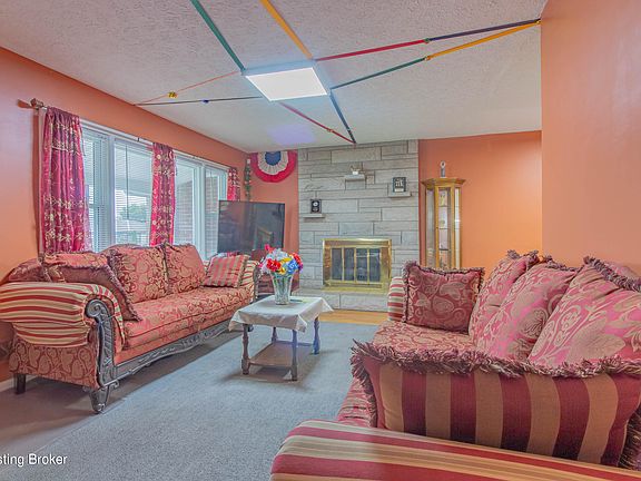 3rd image of 2205 Liverpool Ln