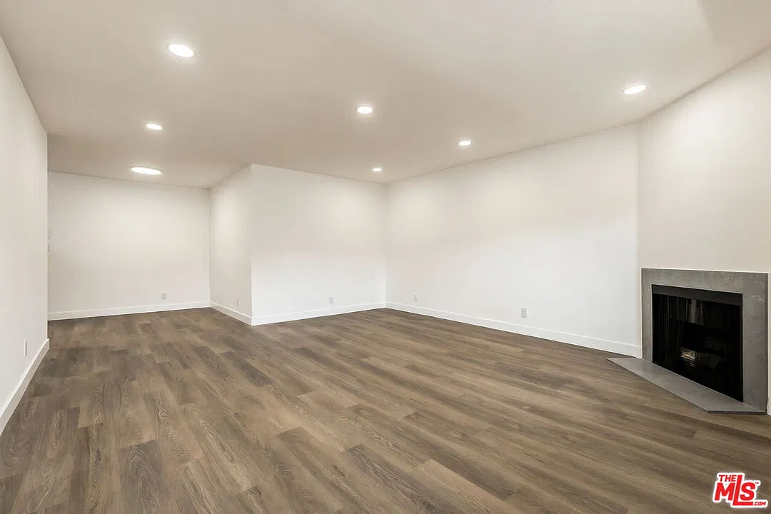 3939 Moore St — Photo 2