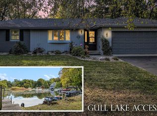 8265 Lake Vista Dr, Richland, MI 49083