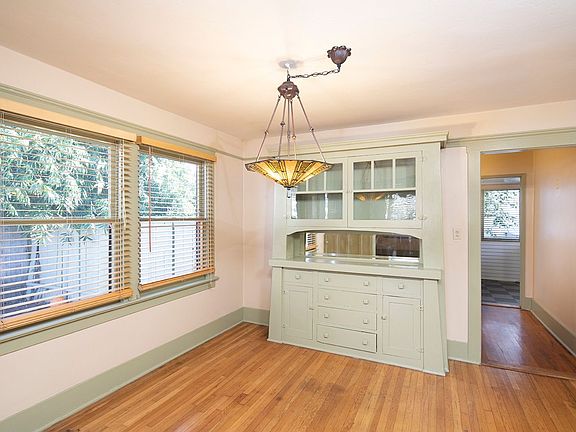 3rd image of 3129-31 Hawthorn St #3129