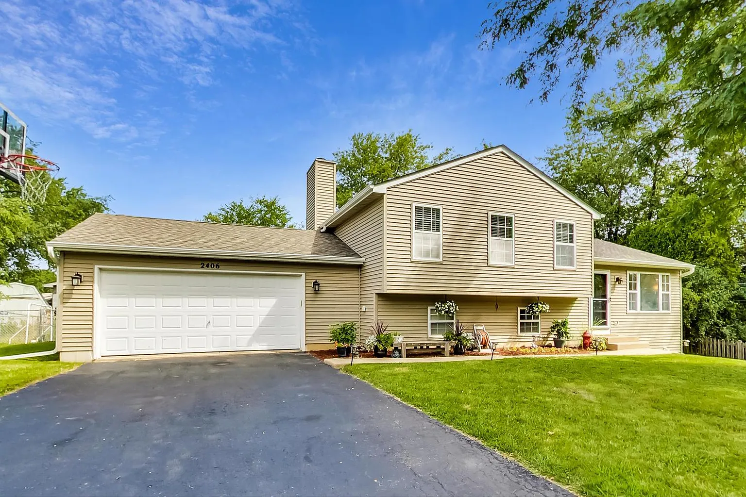 2406 Carmen Ct photo 1