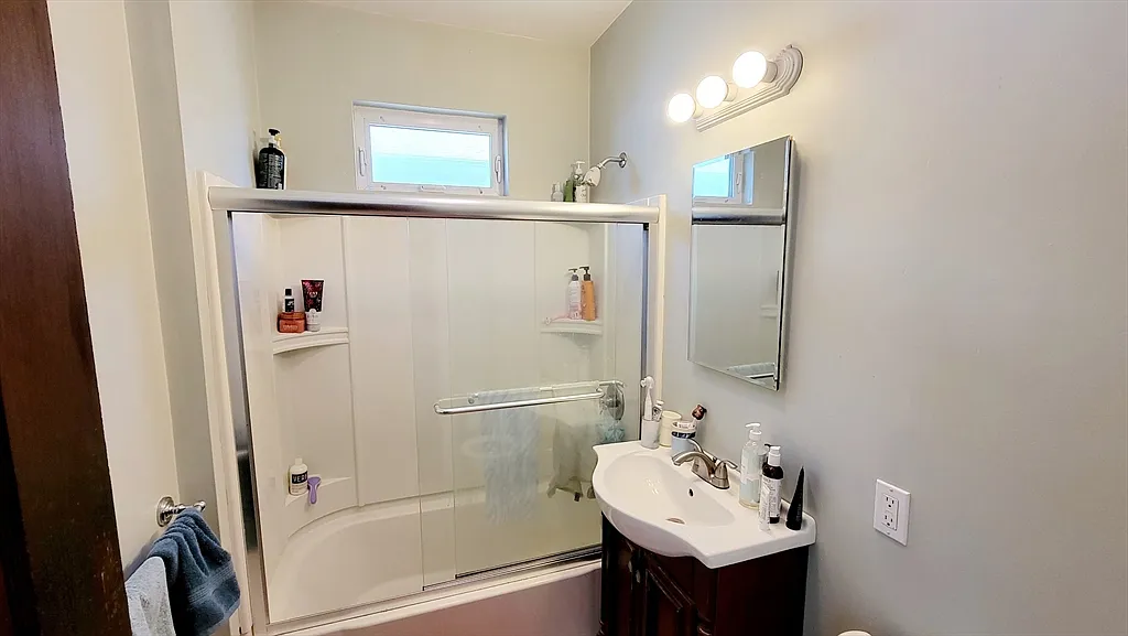 5 bed, 2.0 bath, 1800 sqft, $6,750 — Photo 3