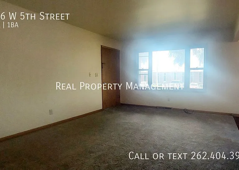326 W 5th St — Photo 2