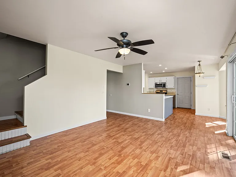 1140 W Starling Ave — Photo 6