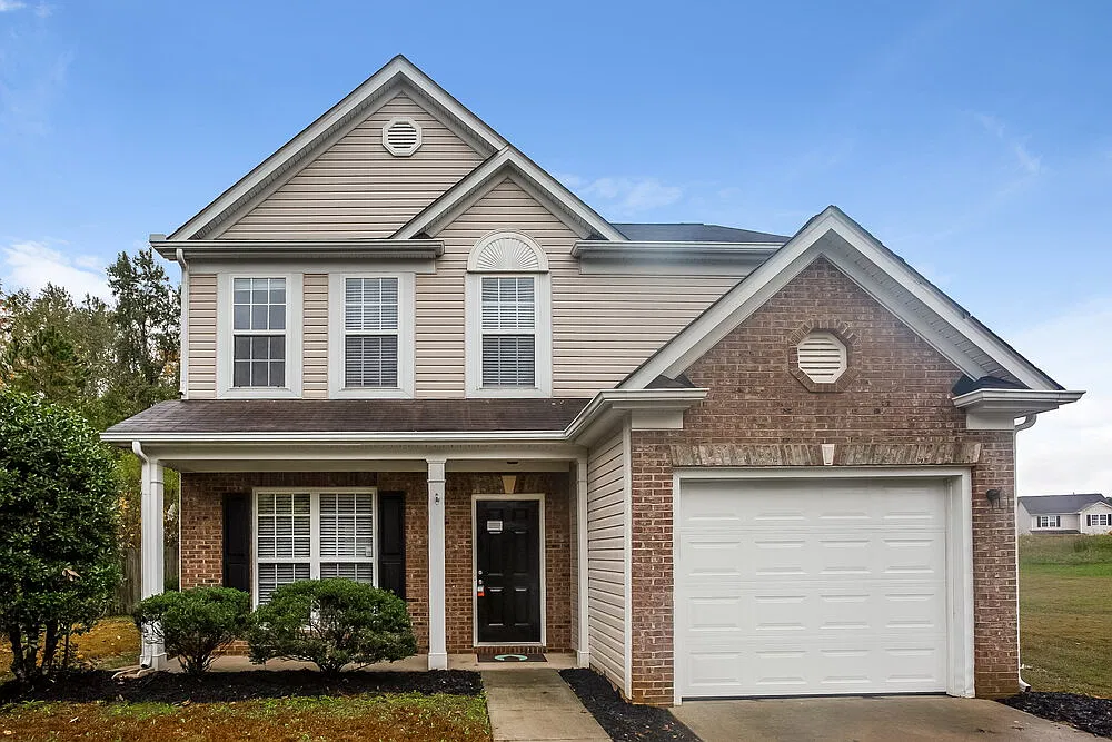 4 bed, 2.5 bath, 1552 sqft, $2,055 — Photo 1