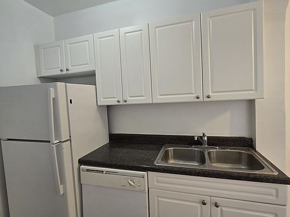 4th image of 4103 N Sacramento Ave #1