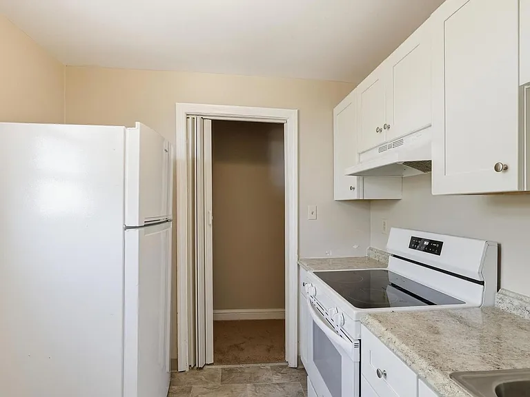 79 W Market St #G — Photo 15