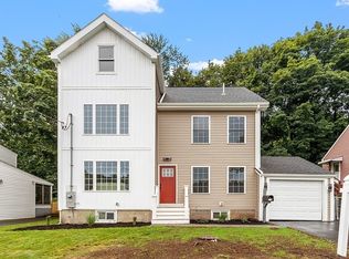 54 W Sigourney St, Lynn, MA 01905
