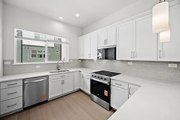 4037 Ascend Grv — Photo 16