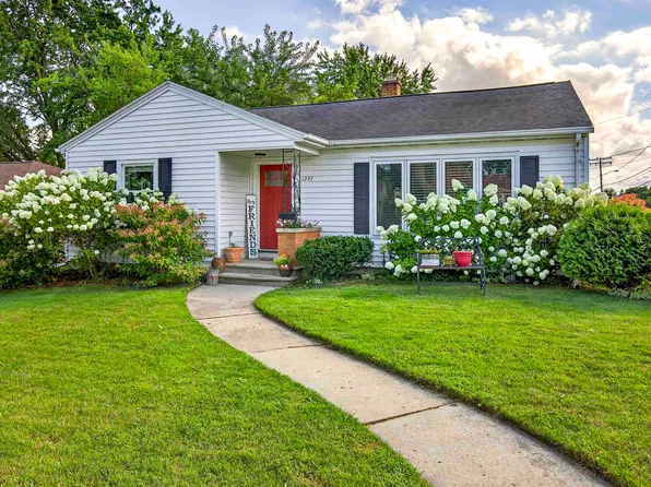 1297 Marian Ln, Green Bay, WI 54304
