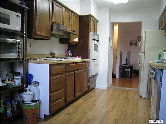 4th image of 144-77 Roosevelt Ave #3G