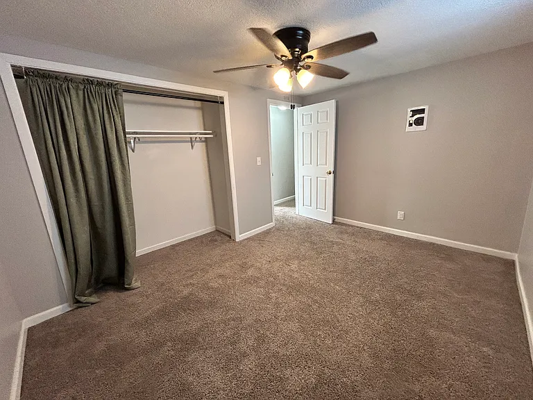 2271 S Cost A Plenty Rd #4 — Photo 4