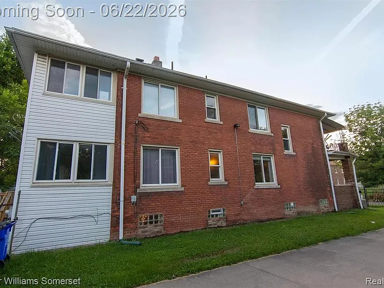 2257 Blaine St — Photo 7
