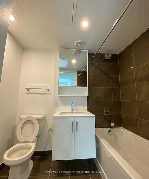88 Queen St E #2515 — Photo 7