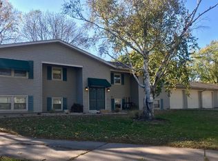 2420 Shaker Ct, Bettendorf, IA