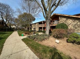 1617 Dover Dr APT 14, Waukesha, WI 53186
