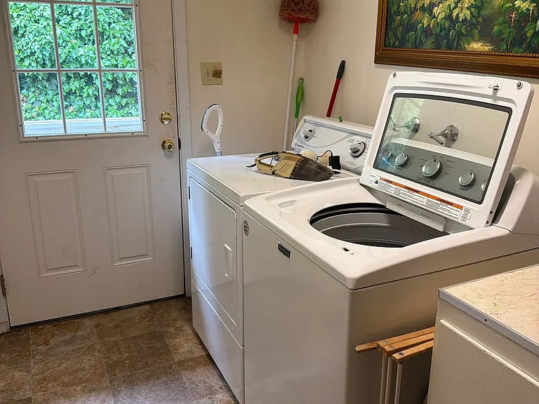 10335 Mercury Dr — Photo 16