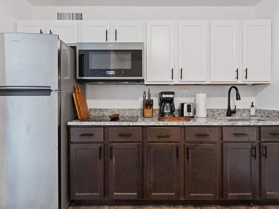 4th image of 1815 W Vine St #87861957d