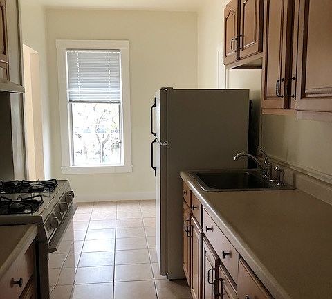 5th image of 2410 Chestnut St APT 3