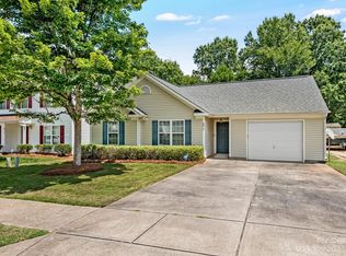 6812 Parkers Crossing Dr, Charlotte, NC 28215