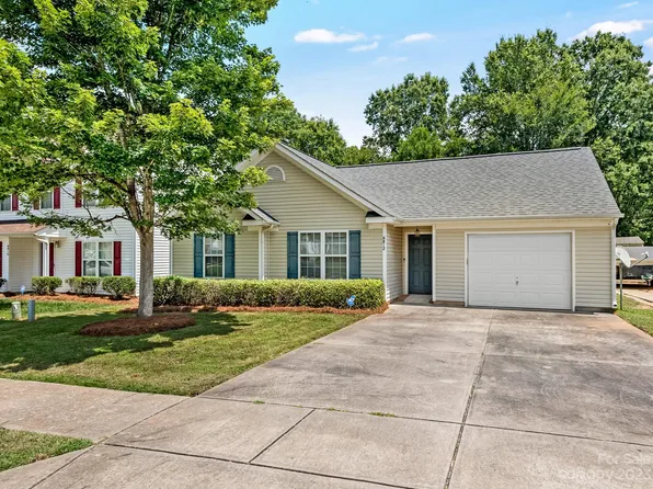 6812 Parkers Crossing Dr, Charlotte, NC 28215