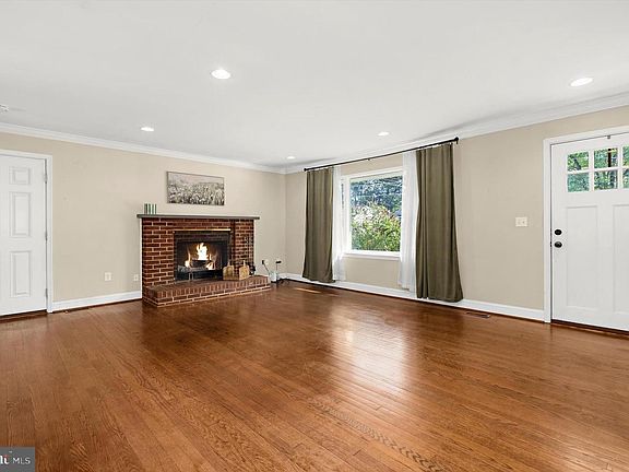 3rd image of 8028 Woodholme Cir