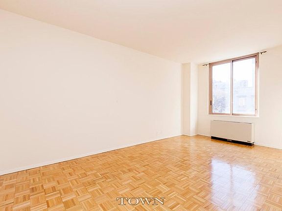 2nd image of 101 W 79th St APT 4C