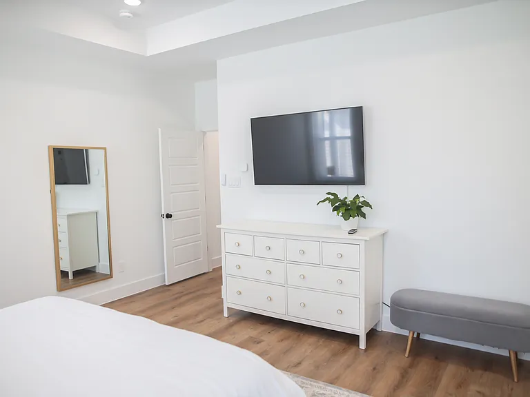 Primary main bedroom.