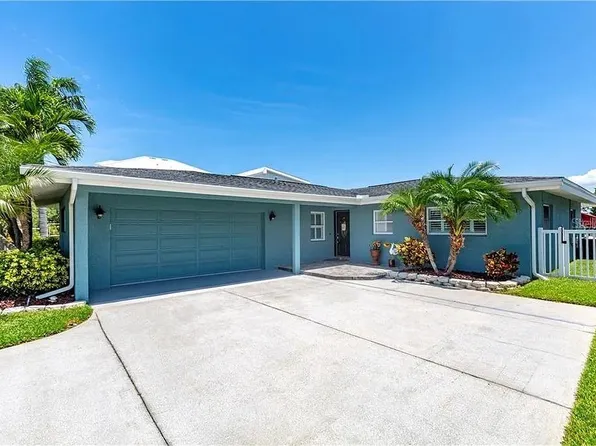 16105 4th St E, Redington Beach, FL 33708