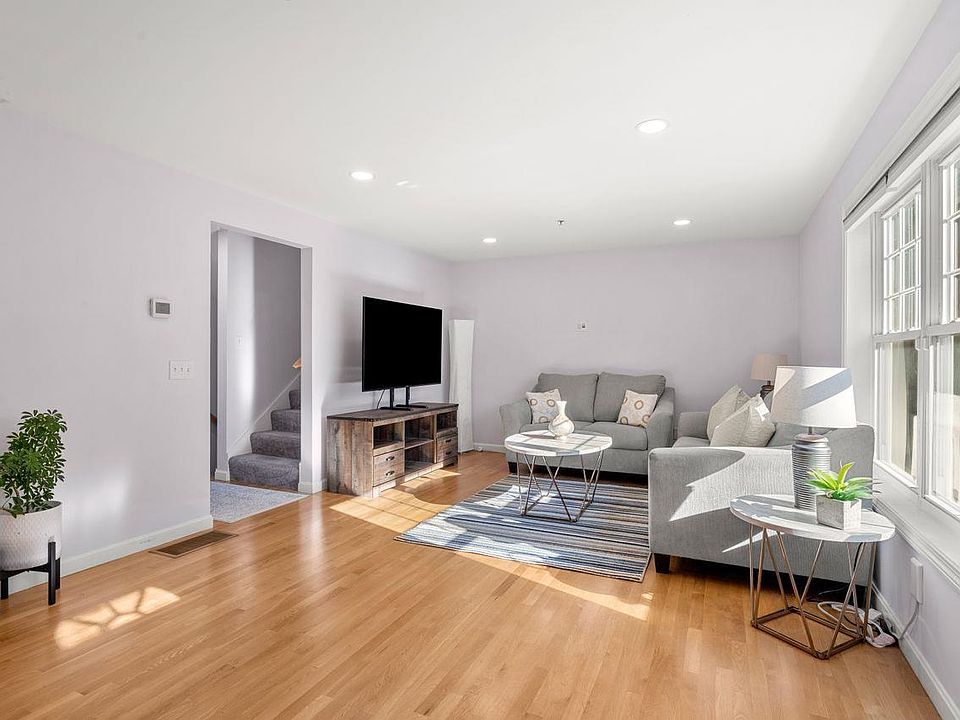 1st image of 162 Karatzas Avenue