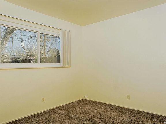 4th image of 2109 Bowling Green Dr