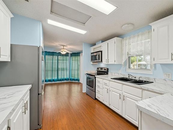 3rd image of 42 Maplehurst Ave