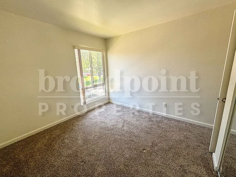 2536 White Oak Pl #2 — Photo 16