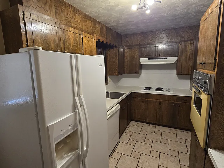 1442 N B St #4 — Photo 9