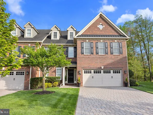 97 Rittenhouse Cir, Newtown, PA 18940