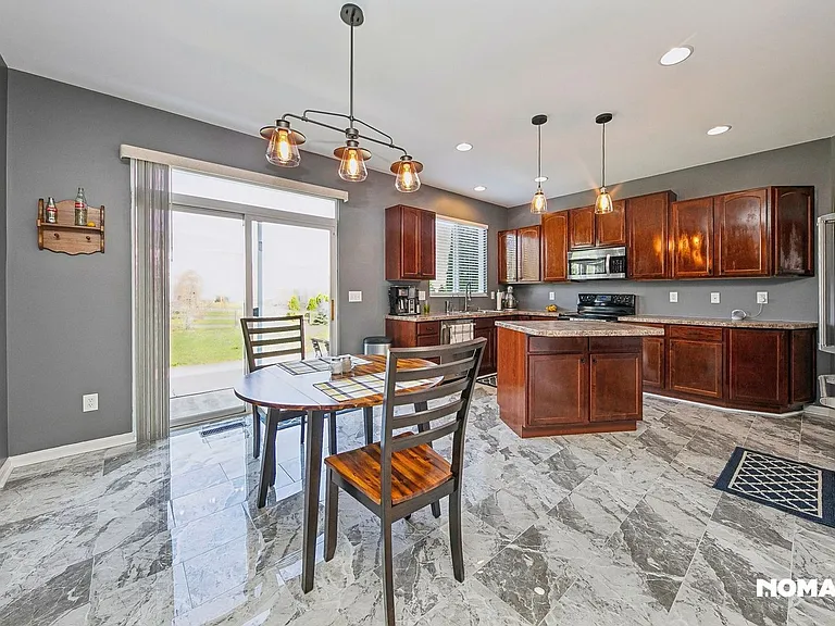 2638 Hazelnut Ct — Photo 5