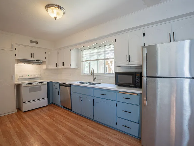 523 E Henry Clay St — Photo 6