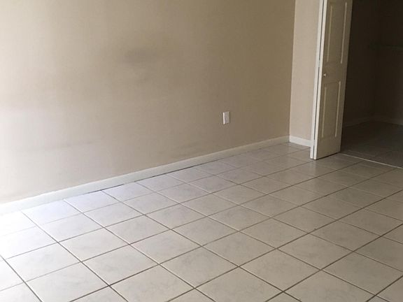 3rd image of 450 W Park Dr