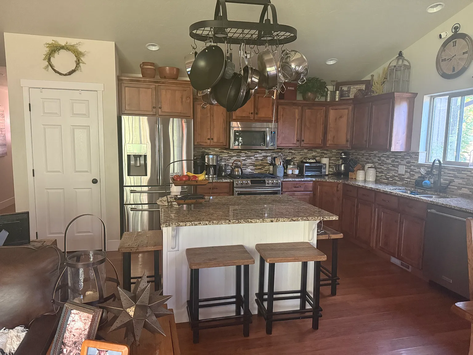 4 bed, 2512 sqft, $3,500 — Photo 4