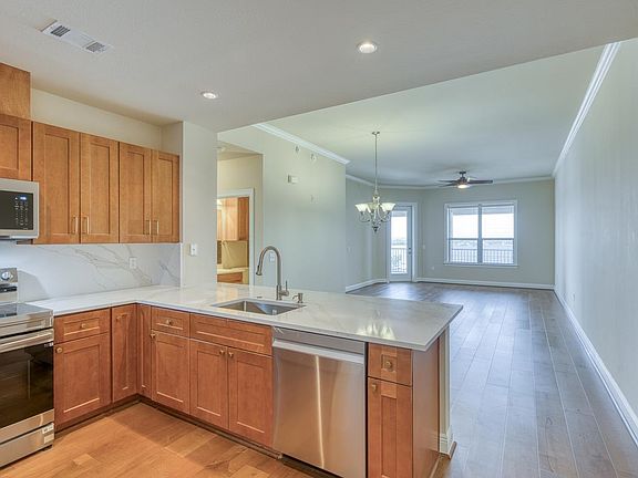5th image of 101 West Bank #56