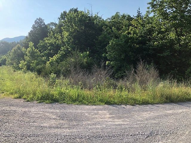 2nd image of Thorn Hill Church Rd