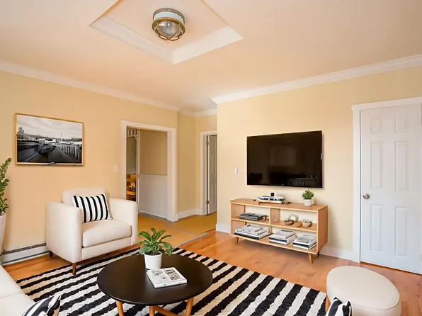360 East St, 360 East St #2, Lee, MA 01238