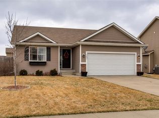 9635 Davis Dr, West Des Moines, IA 50266