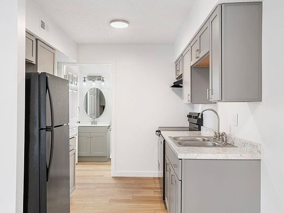 2nd image of 3110-3180 W Greenwood St #10
