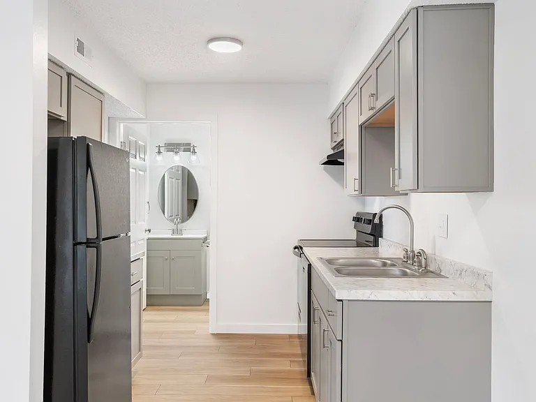 Southcreek Apartments — Photo 6