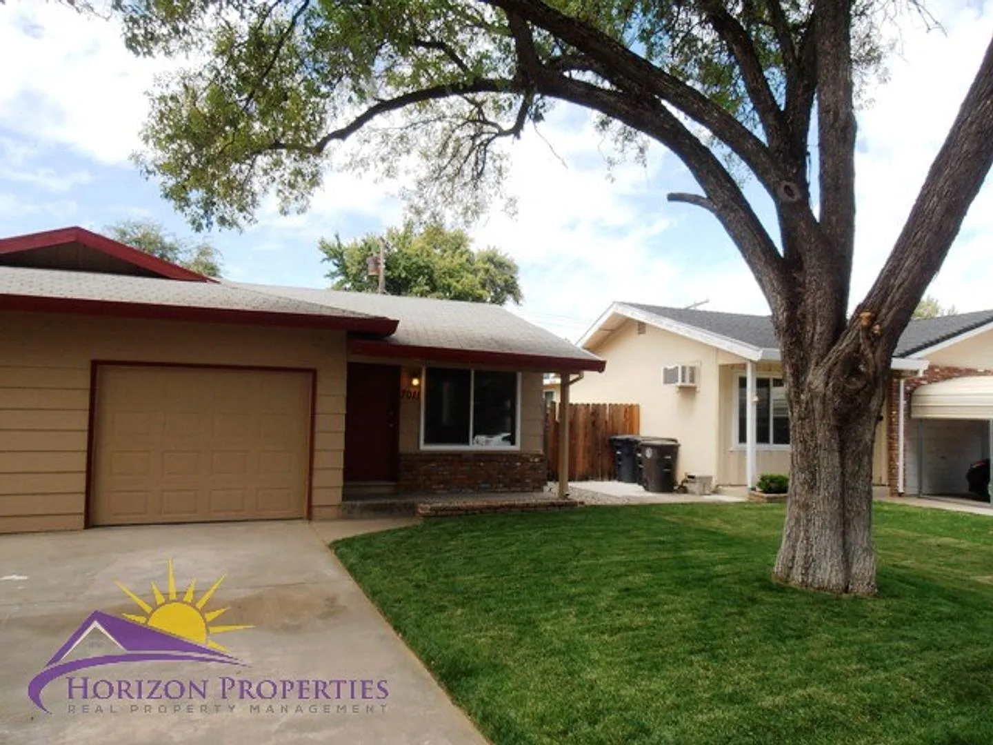 7009-7011 Zeeland Dr photo 1